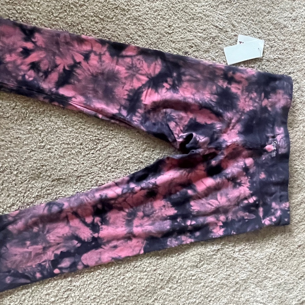 Calvin Klein NWT Pink and Black Tie-Dye Capri Leggings Large - Picture 4 of 4